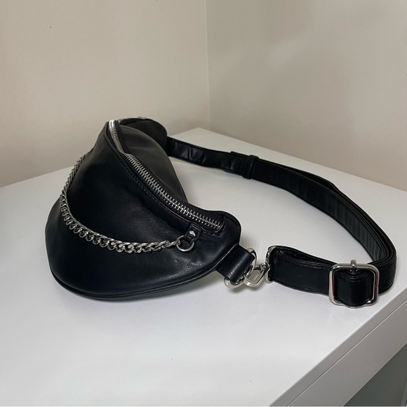 Black forever21 fanny pack - Picture 4 of 5
